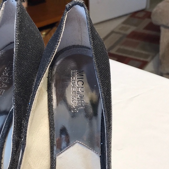 MICHAEL KORS BLACK GREATS! 💐 - Picture 3 of 7